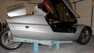 Illustration for article titled 125 MPG Diesel-Electric Three-Wheeled Car Headed For Production